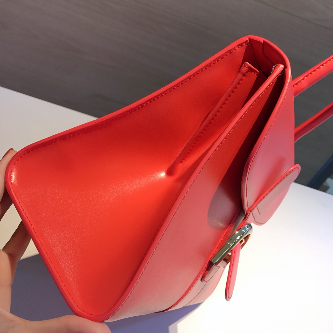 델보 브리앙 MM 박스백 미듐